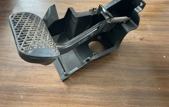 Mercedes-Benz C W203 Brake pedal A2032900401