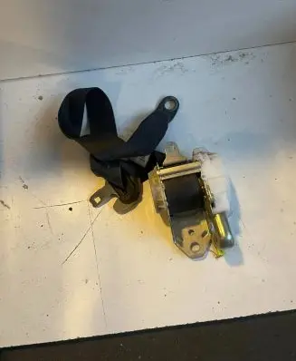 Toyota RAV 4 (XA30) Front seatbelt J090301