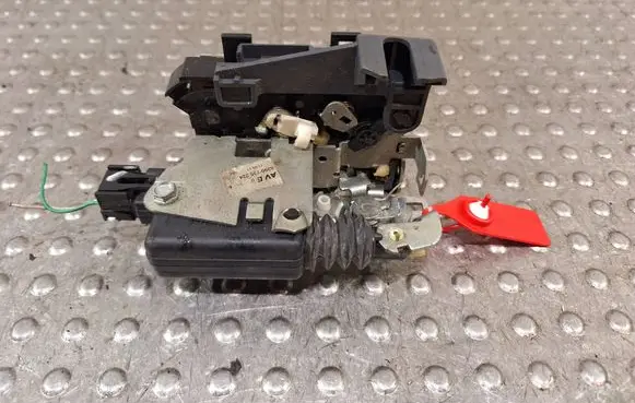 Renault Sandero I Front door lock S25062481 8200735224