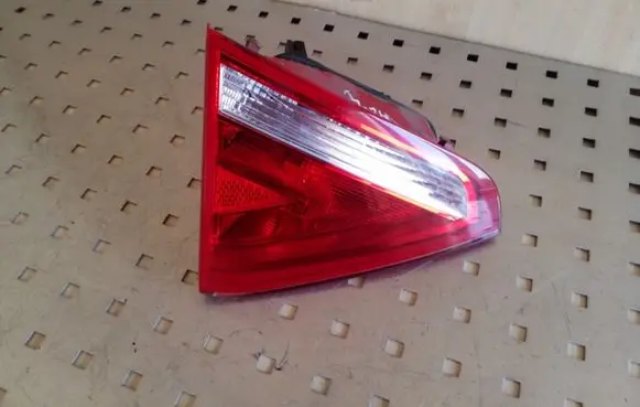 Audi A5 8T 8F Tailgate rear/tail lights 8T0945093