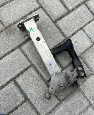 Audi A8 S8 D4 4H Front bumper mounting bracket 4H0806064E
