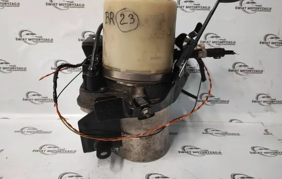 Volkswagen Golf VI Power steering pump 6Q0423156B