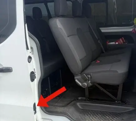 Opel Vivaro Sliding door trim 67277 075742