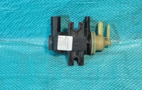 Volkswagen Golf VII Turbo solenoid valve 04L131051F 14072015 16062011