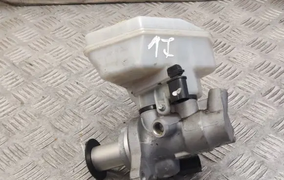 Master brake cylinder