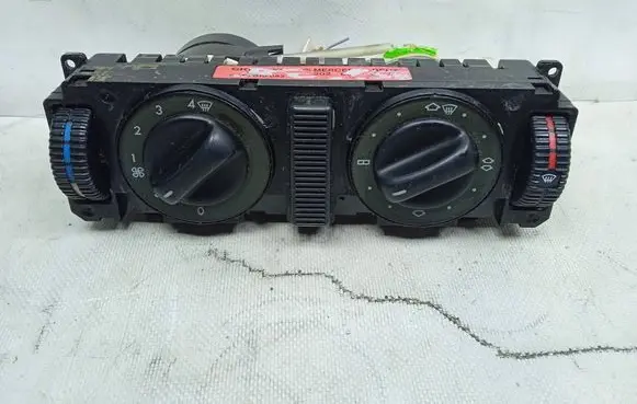 Mercedes-Benz C W202 Climate control unit 2028300985