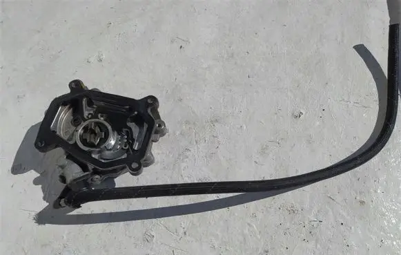 Mercedes-Benz A W176 Vacuum pump A1332300065