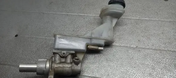 Nissan Qashqai Master brake cylinder