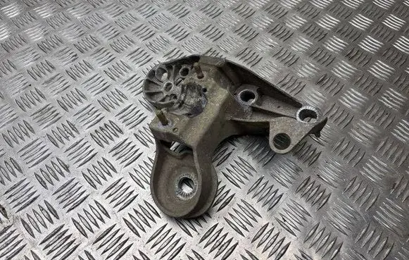 Audi A4 S4 B7 8E 8H Engine mounting bracket 8E0199351