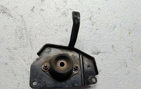 Peugeot 3008 I Engine mount bracket 9682731780 KA907202