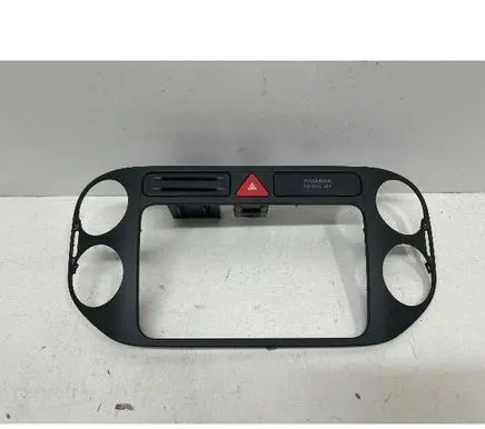 Volkswagen Golf Plus Radio/GPS head unit trim 5M0858071