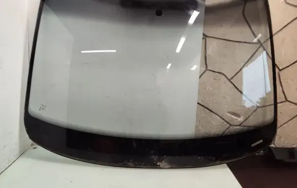 Volkswagen Caddy Front windscreen/windshield window 