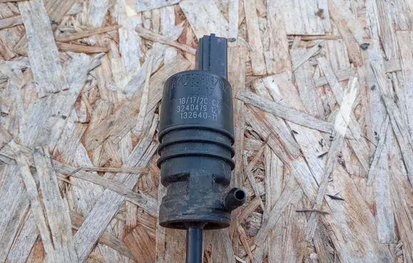 BMW 1 E81 E87 Windscreen/windshield washer pump 13264011 3240479 A2C53240479Z