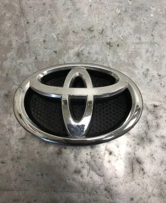 Toyota Yaris Manufacturer badge logo/emblem 7531102140BILI 7531102140