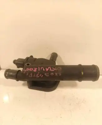 Skoda Octavia Mk2 (1Z) Engine coolant pipe/hose 038121132D