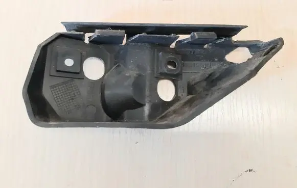 Volvo V50 Front bumper mounting bracket 31265396