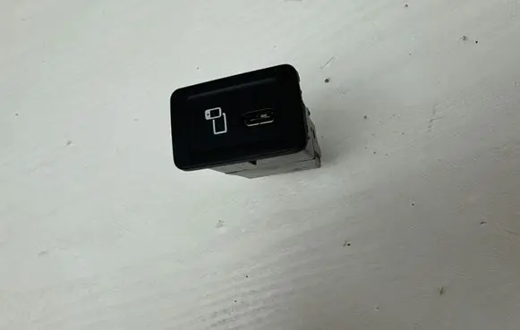 Mercedes-Benz A W177 USB socket connector A2478206301 0015302 HX2130S