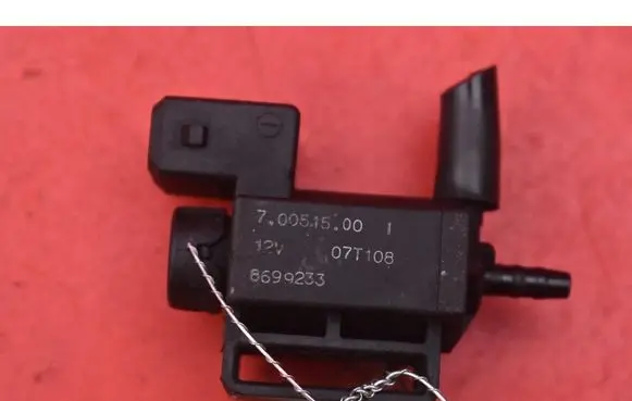 Volvo S60 Vacuum valve 8699233