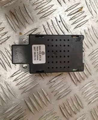 Volkswagen Golf VI Aerial antenna amplifier 5M0035570B