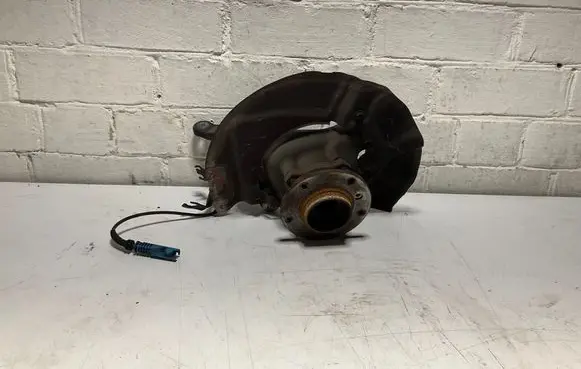 BMW 5 E60 E61 Front wheel hub 6760954
