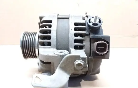 Toyota RAV 4 (XA40) Generator/alternator 4706026081