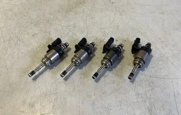 Audi Q3 F3 Fuel injectors set 04E906036AD