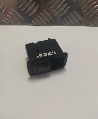 Mercedes-Benz A W169 Electric window control switch A1698205210 03128250