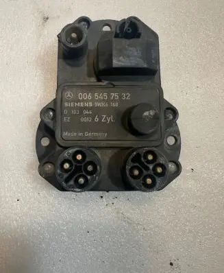 Mercedes-Benz E W124 Ignition amplifier control unit 0065457532 A0065457532