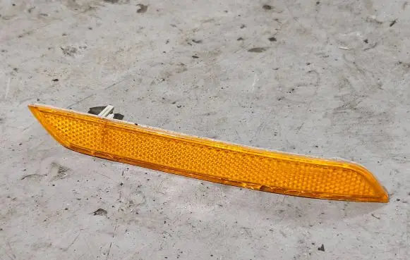 BMW X6 E71 Front indicator light