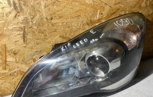 KIA Ceed Headlight/headlamp 921011H