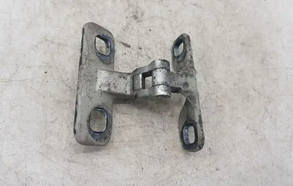 BMW X5 E53 Front door upper hinge 824766778