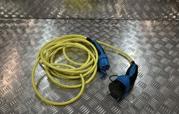 Mercedes-Benz C W205 Electric car charging cable A0005833898