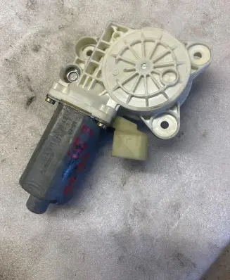 Mercedes-Benz E W211 Front door window regulator motor A2118203042 993827101
