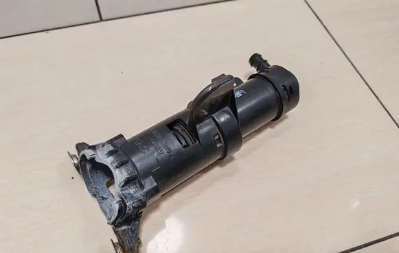 Honda Accord Headlight washer spray nozzle 22451