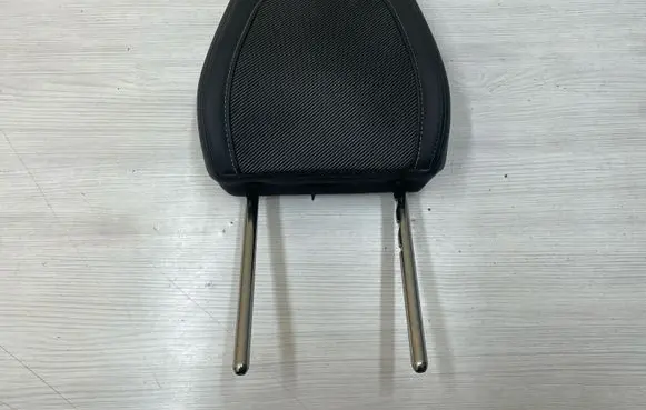 Peugeot 2008 II Front seat headrest 