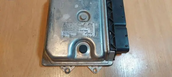 Fiat Punto (188) Engine control unit/module ECU 51871692 MJD8F2.G2