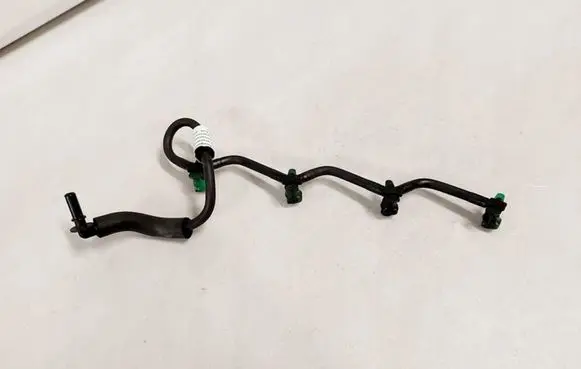 Citroen C4 II Fuel injector supply line/pipe 1574HX