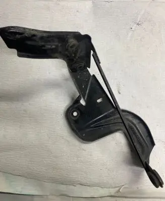 Audi A6 S6 C6 4F Intercooler pipe mounting bracket 4F0145814AB
