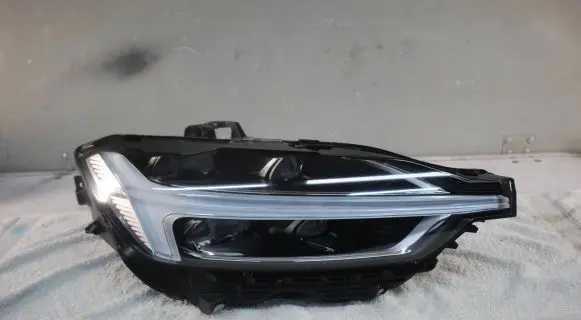 Volvo XC60 Headlight/headlamp 31420418 1906172225