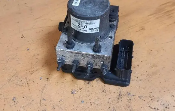 Hyundai i40 ABS Pump 589203Z910