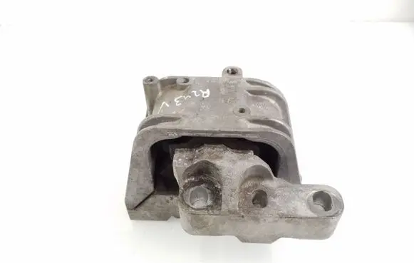 Volkswagen PASSAT B6 Engine mount bracket 1K0199262P