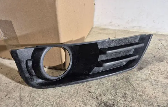 Ford C-MAX I Front fog light trim/grill 3M51R19952AD