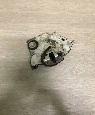 Toyota Prius (XW30) Front door lock