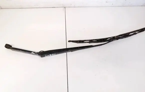 Nissan X-Trail T30 Front wiper blade arm
