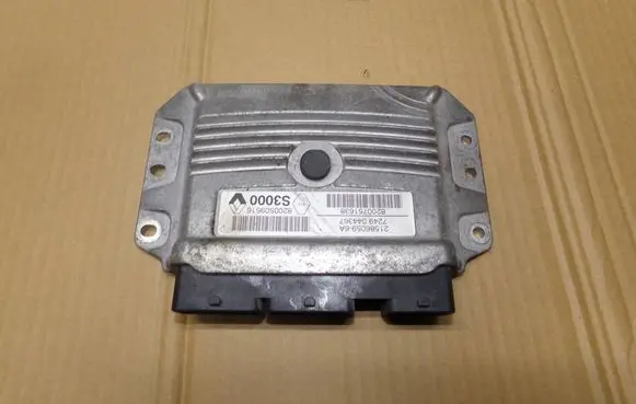 Renault Megane II Engine control unit/module 8200751638