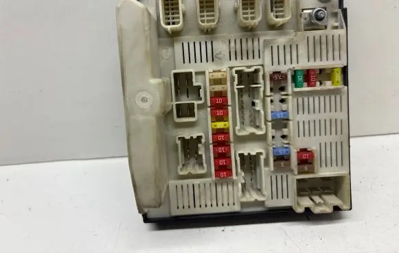 Renault Megane II Fuse module 8200481866J