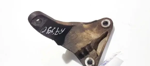 Ford Mondeo Mk III Engine mounting bracket 1s716p093ab