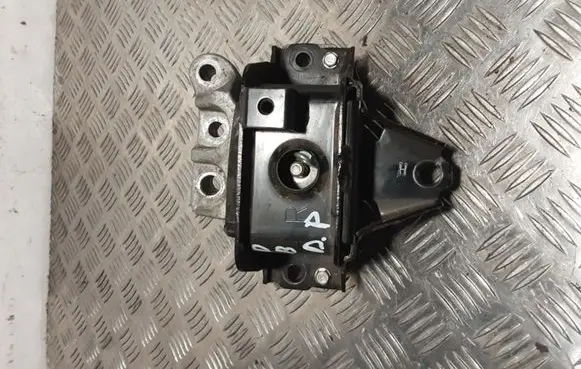 Mitsubishi Outlander Engine mount bracket