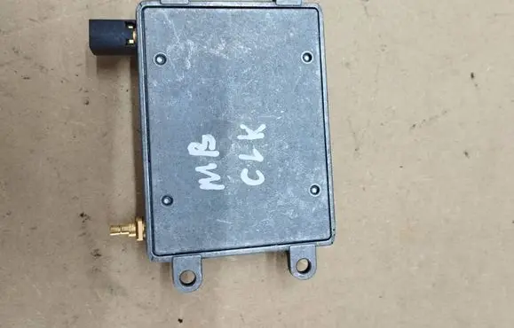 Mercedes-Benz CLK A209 C209 Aerial antenna amplifier 2118200885 09702112