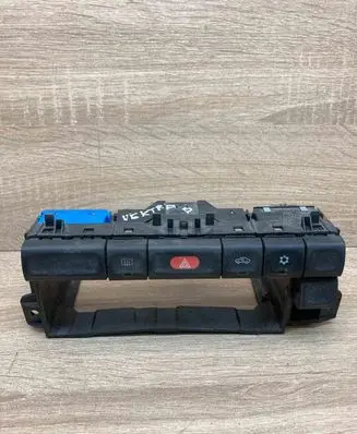 Opel Vectra B Hazard light switch 90503546